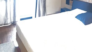 Room - Cozy 1-bedroom bed & breakfast in peaceful São Paulo with AC (São Paulo)