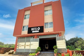 Hotel con indicación de ser atendido por servicios de empresa.