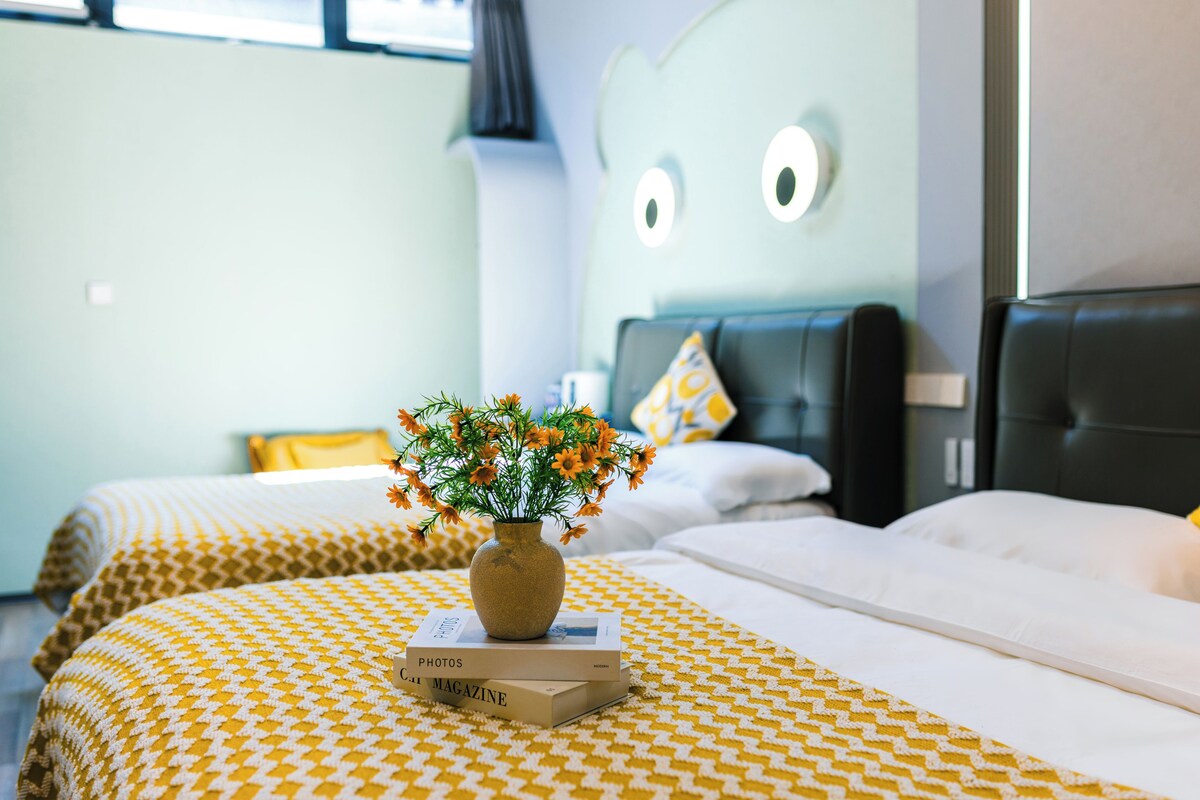 Classic Twin Room | Down comforters, WiFi (free), bed sheets