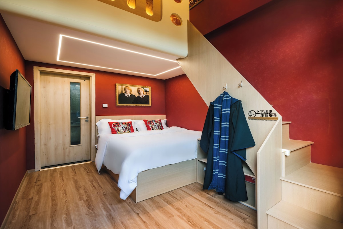 Down comforters, WiFi (free), bed sheets