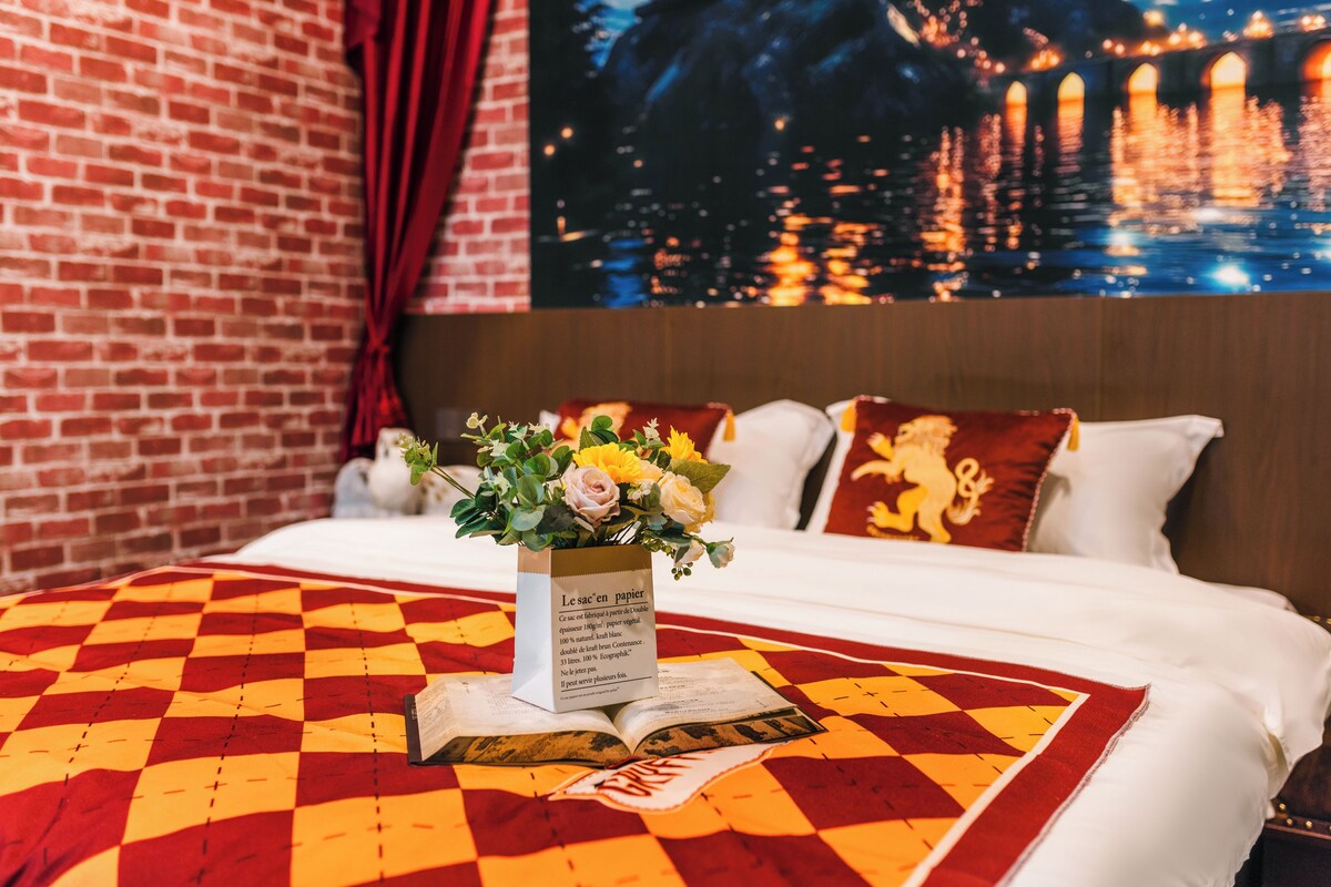 Standard Suite | Down comforters, WiFi (free), bed sheets