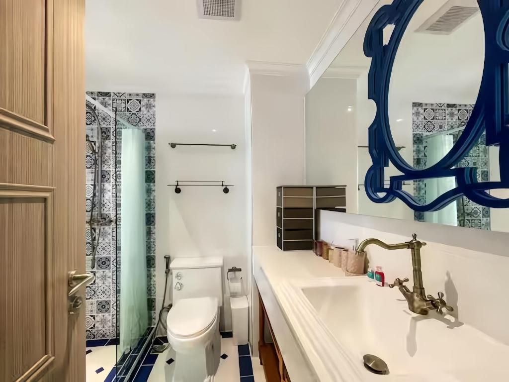 Apartment, 1 Bedroom, Balcony, City View | Bathroom | Shower, soap, shampoo, toilet paper