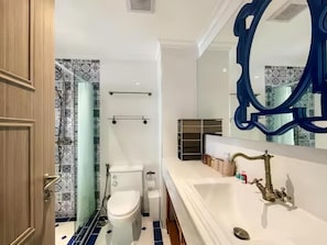 Apartemen, 1 kamar tidur, balkon, pemandangan kota | Kamar mandi