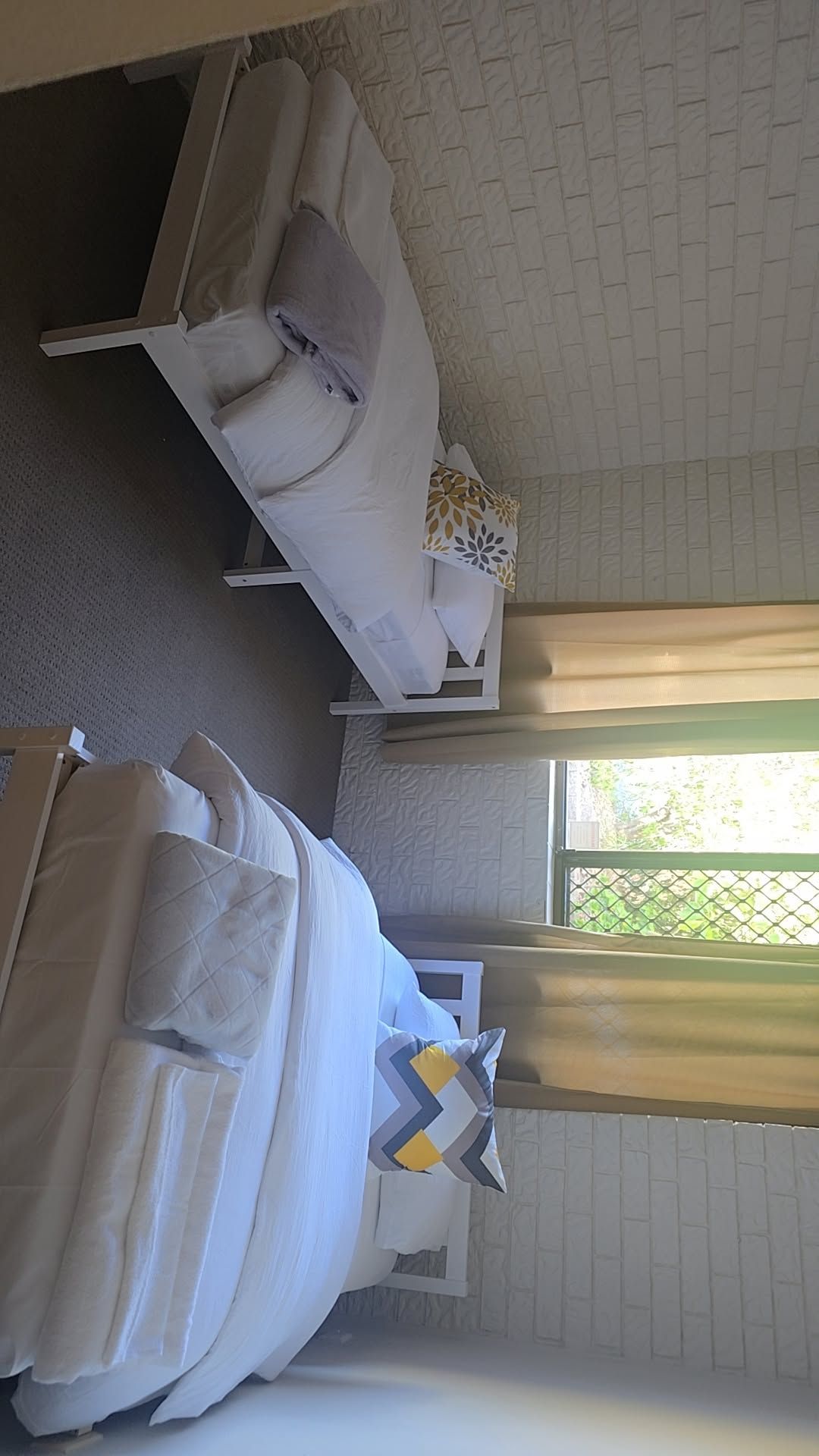 Iron/ironing board, Internet, bed sheets