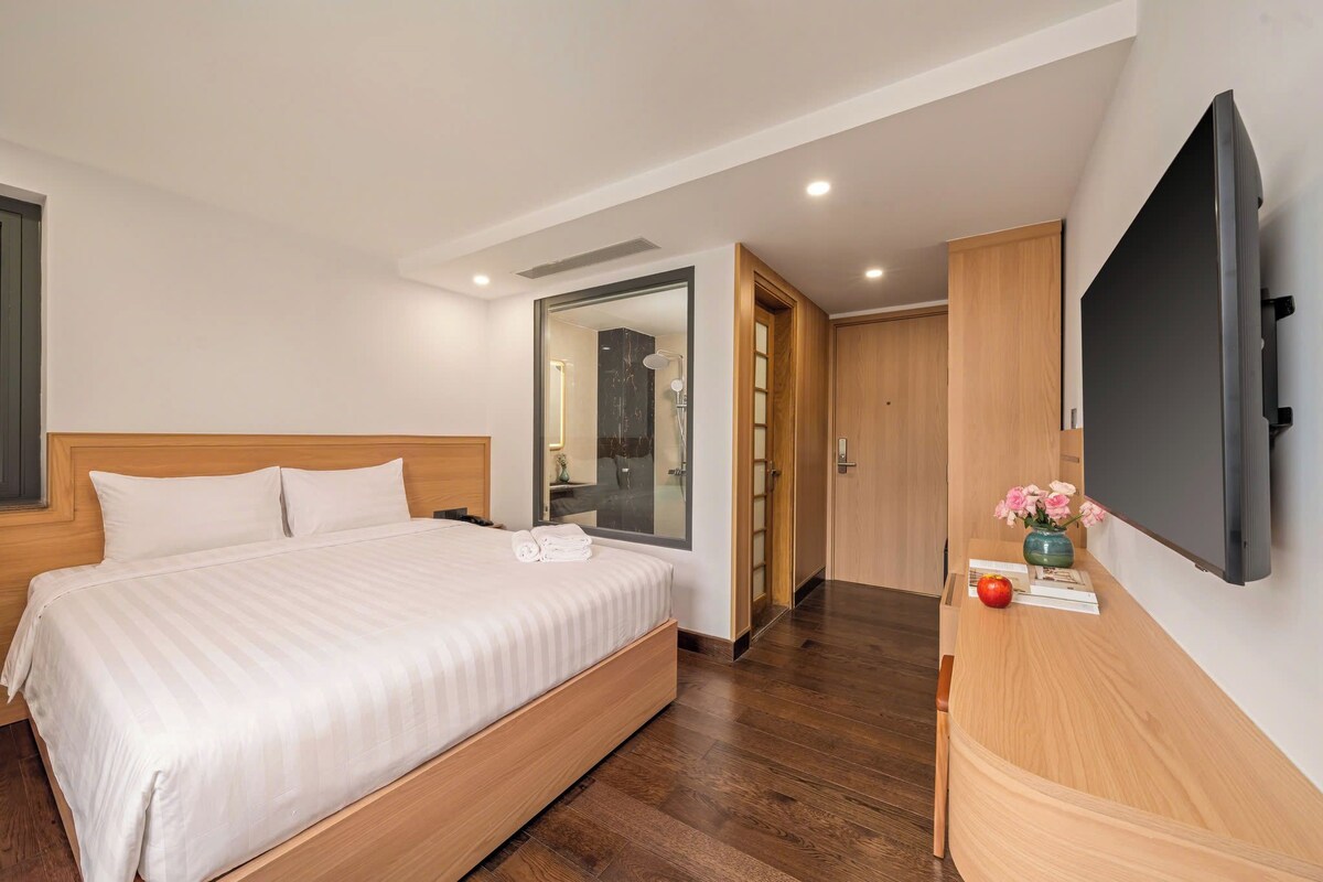 Deluxe Double Room Single Use, City View