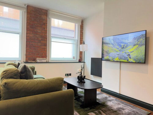 Modern 1BR - Exposed Brick - Gym - Monthly Stay