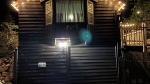 Unclassified image, 2 of 15, button - Pine Needle Cottage: Romantic 1928 Mountain Retreat (Rimforest)