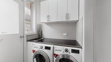 Apartment | Bathroom