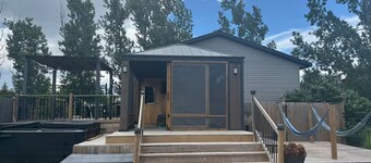 Ultimate Gamers Retreat, Arcade, pool & Hot Tub