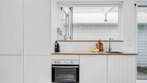 Private kitchen - Cottage in Coal Point (Coal Point)