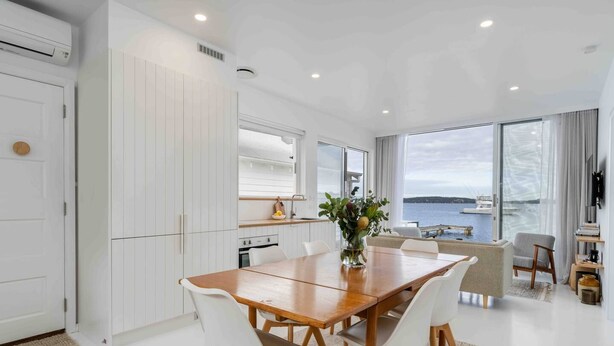 Dining - Cottage in Coal Point (Coal Point)