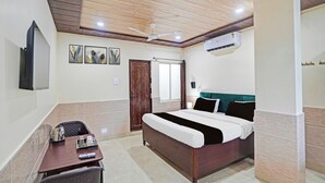 Desk, free WiFi - OYO Hotel O Varanasi Banaras Junction (Varanasi)