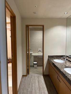 Deluxe Quadruple Room, Private Bathroom | Bathroom | Towels - Tateyama Kogen Hotel (Ashikuraji Aza Bunazaka Bunazakasoto)