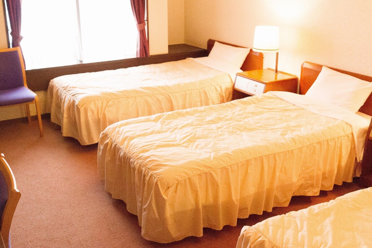 Suite, Mountain View | Desk