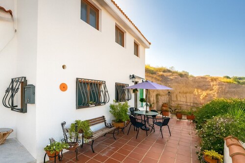 Stunning 2‑Bedroom Cave House with Spectacular Views