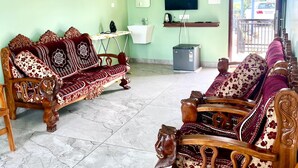 Phòng đôi Cao cấp | Khu phòng khách