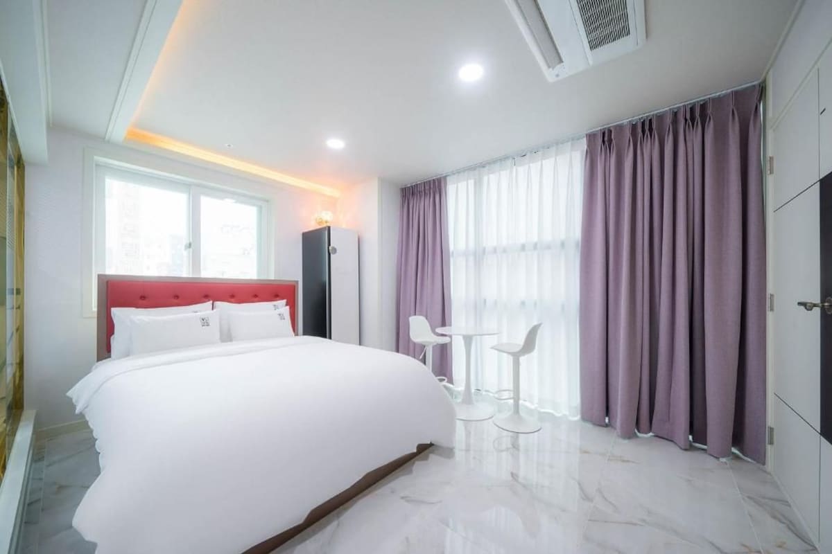 Suite Klasik, pemandangan kota | Meja kerja, ruang kerja ramah laptop, dan Wi-Fi gratis
