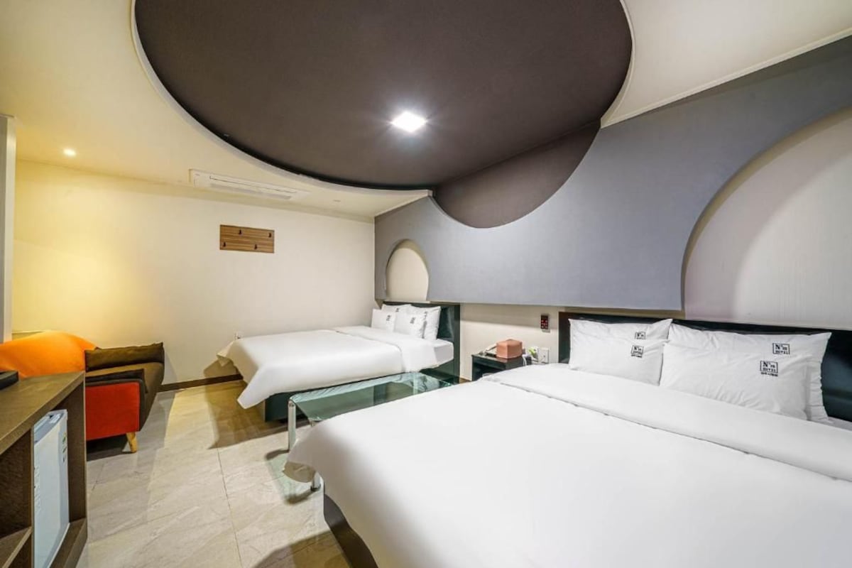 Kamar Double Keluarga, pemandangan kota | Meja kerja, ruang kerja ramah laptop, dan Wi-Fi gratis