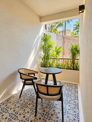 Deluxe Double Room, Balcony, Garden View | Outdoor dining - Thilo Villa Matara (Matara)