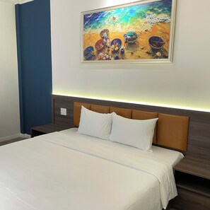 Quarto casal luxo | Escrivaninha, espaço de trabalho para notebook, Wi-Fi de cortesia