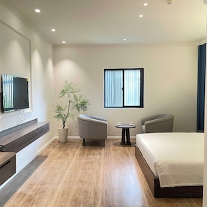Quarto casal luxo | Escrivaninha, espaço de trabalho para notebook, Wi-Fi de cortesia