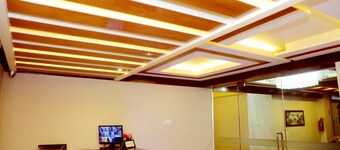 Royal Living Hotel & Suites