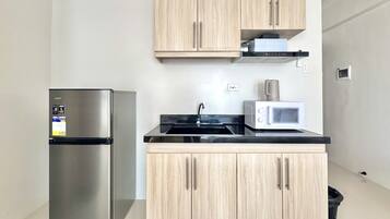 Standard Condo, Balcony, Garden View | Private kitchen