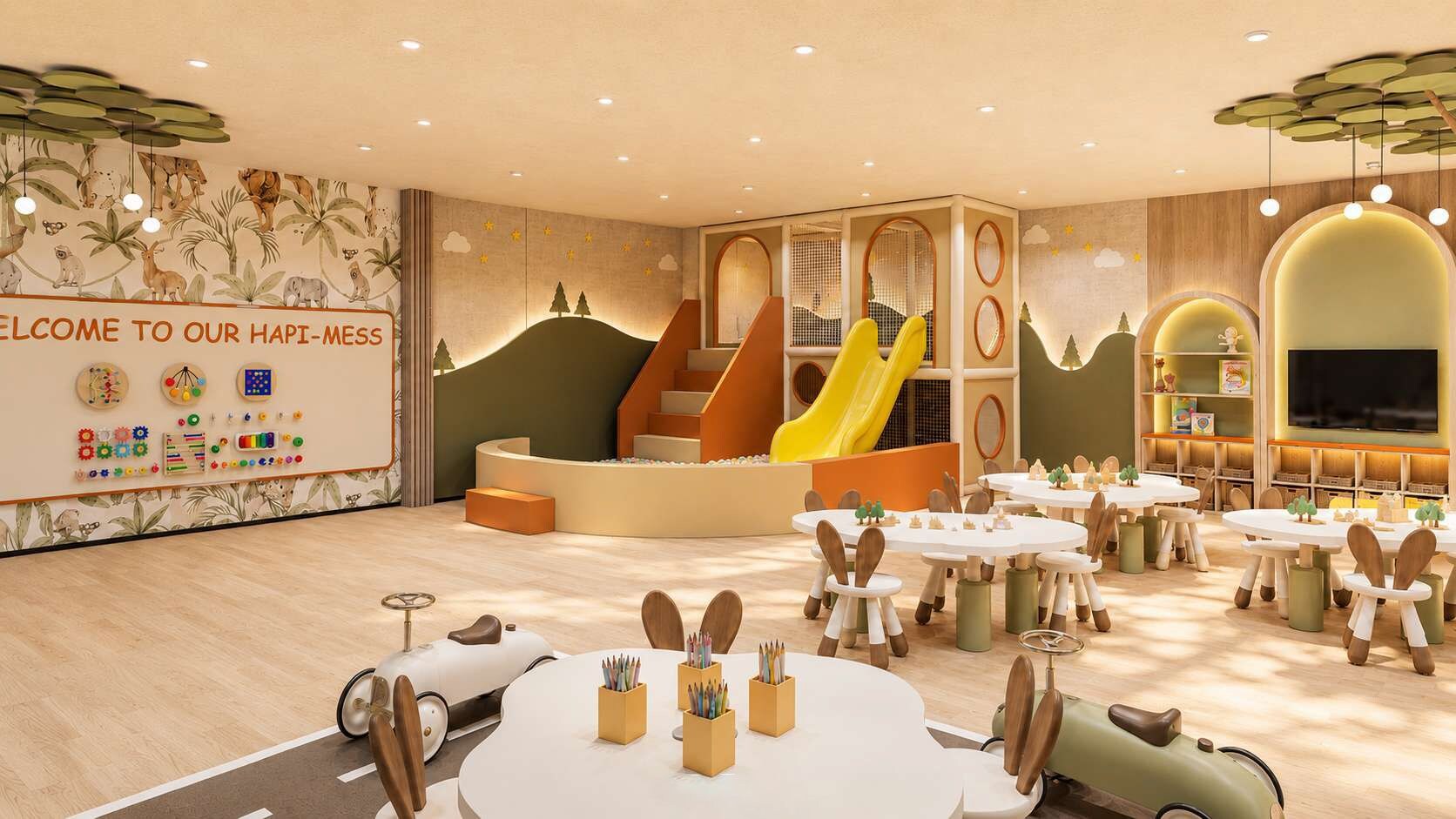 Zona de juegos infantiles con mesas, sillas y un tobogán.