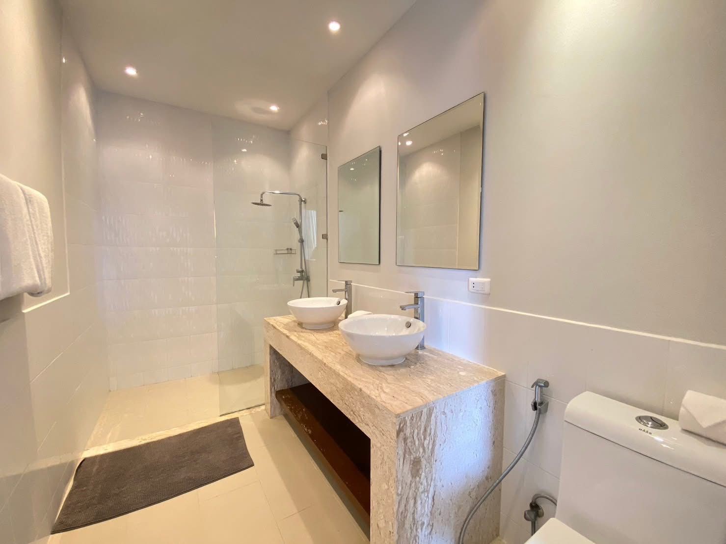 Room, Balcony | Bathroom