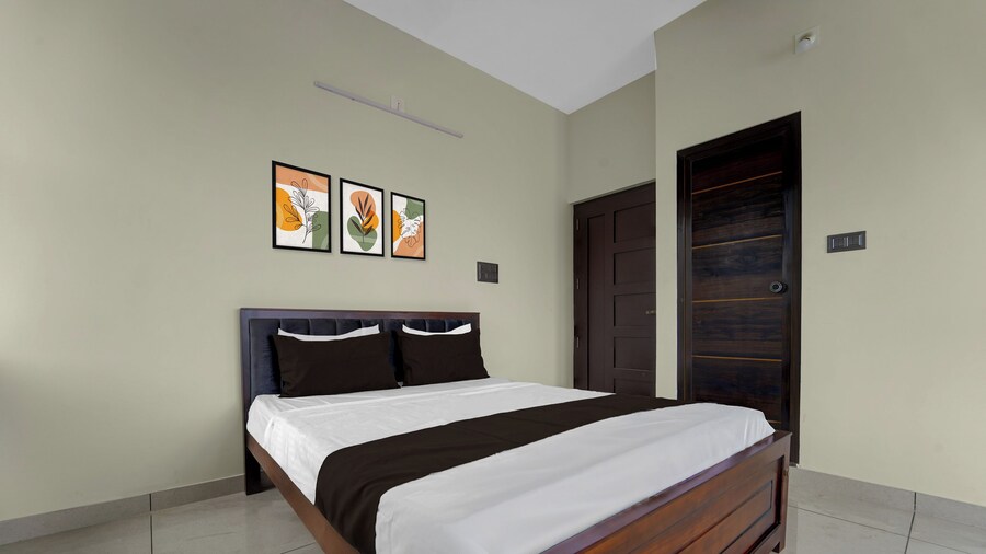 Hotel O Engineering College Sreekaryam