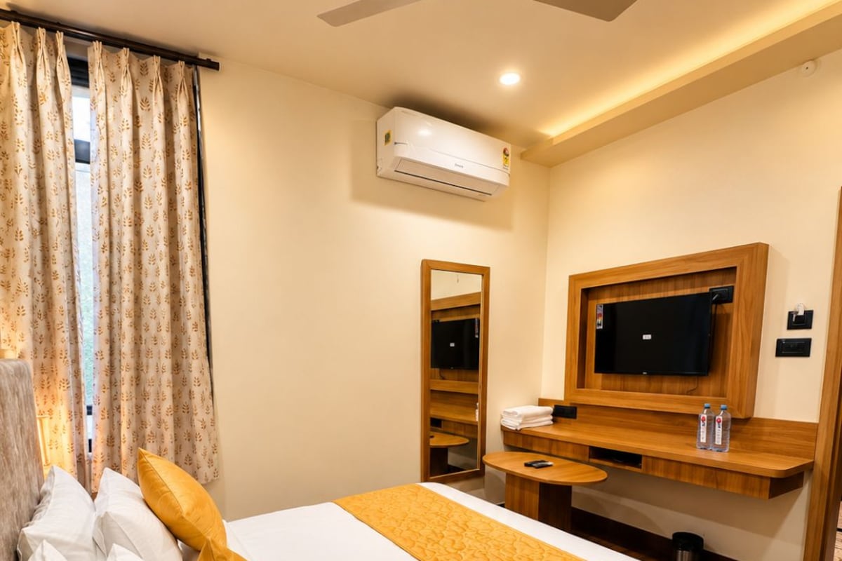 Phòng đôi Deluxe, quang cảnh thành phố | Bàn, khu vực làm việc phù hợp cho laptop 