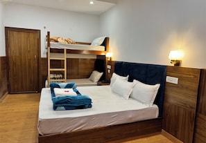 Ảnh chưa phân loại, 4 trong số 28 ảnh, nút