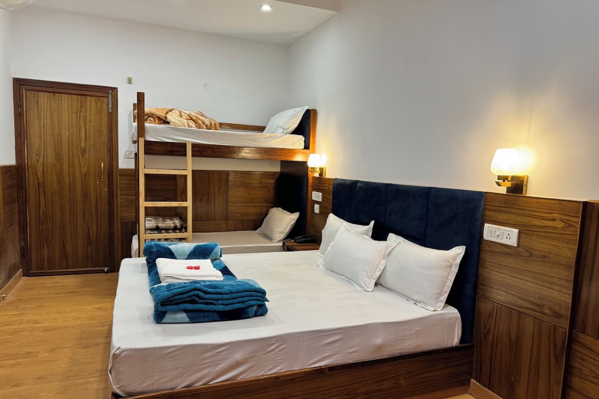 Deluxe Quadruple Room | WiFi (free)