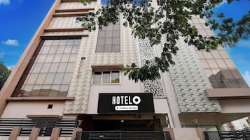 A hotel building with a sign indicating it is company-serviced.