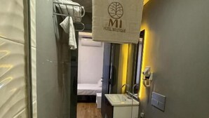 Triple Room, Courtyard View | Bathroom - Mi Hotel Boutique (Muratpaşa)