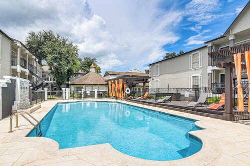 Clear Lake Area Condo: Pool & Fitness Center