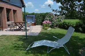Outdoor dining - Holiday home with 2 bedrooms (Wurster Nordseeküste)
