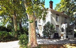 A white building with a chimney, surrounded by trees and a gravel driveway. - Stunning home in Espira-de-l'Agly (Espira-de-l'Agly)