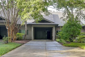 A residential house with a front entrance, a driveway, and a well-maintained lawn. - 1 Mi to Beach! Golfer’s Paradise on Pawleys Island (Pawleys Island)
