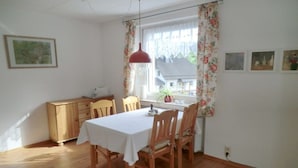 Dining - Holiday apartment in Polle with swimming pool (Polle)