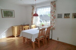 Dining - Holiday apartment in Polle with swimming pool (Polle)