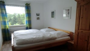 Room - Holiday apartment in Polle with swimming pool (Polle)