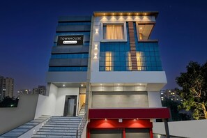 A multi-story building with a sign indicating it is a serviced company property. - Townhouse Narholi Bridge Mathura (Mathura)