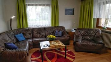 Smart TV, DVD player, table tennis, books