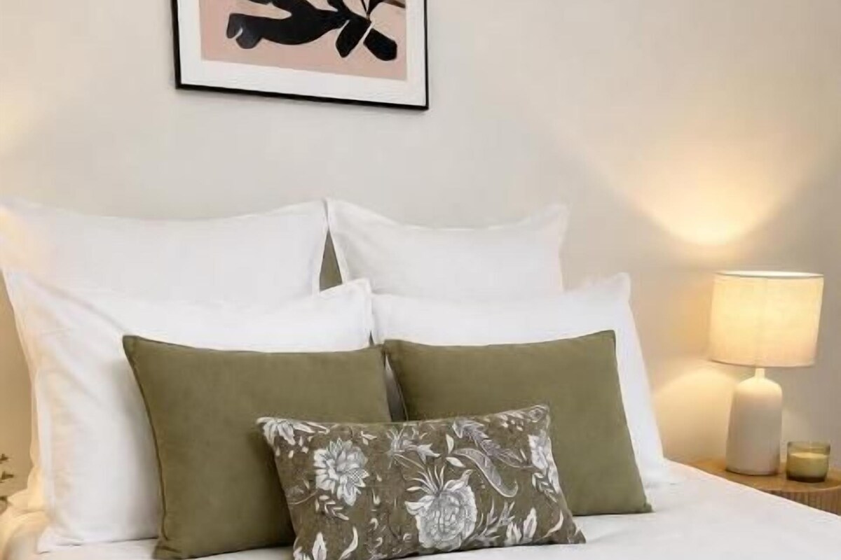 Deluxe Double Room | Desk, laptop workspace, soundproofing, iron/ironing board (on request)