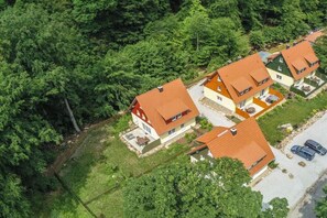 A residential area with multiple houses, each with a red-tiled roof and surrounded by greenery. - Ilsestein - Detached house (Ilsenburg)
