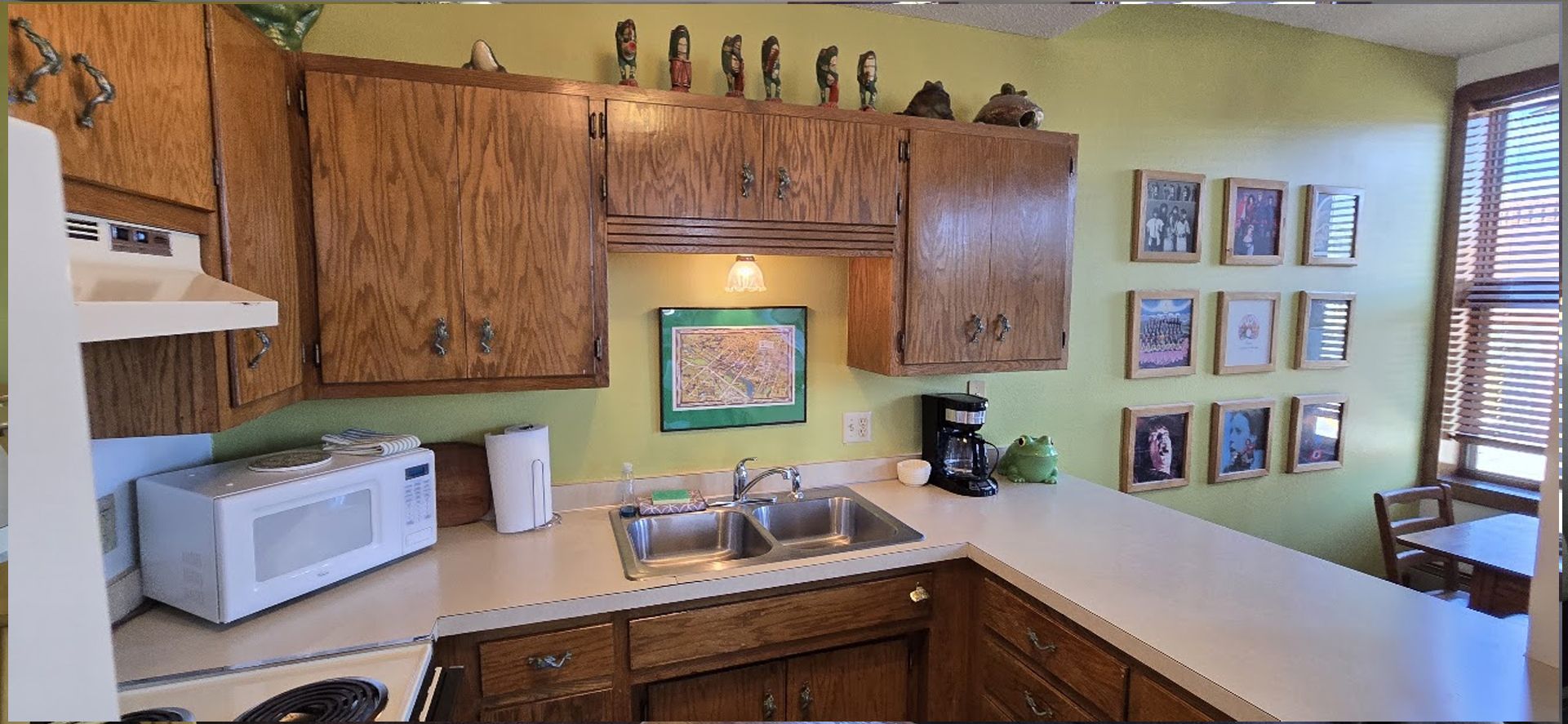 A fully equipped kitchen perfect for preparing delicious meals and enjoying family gatherings.