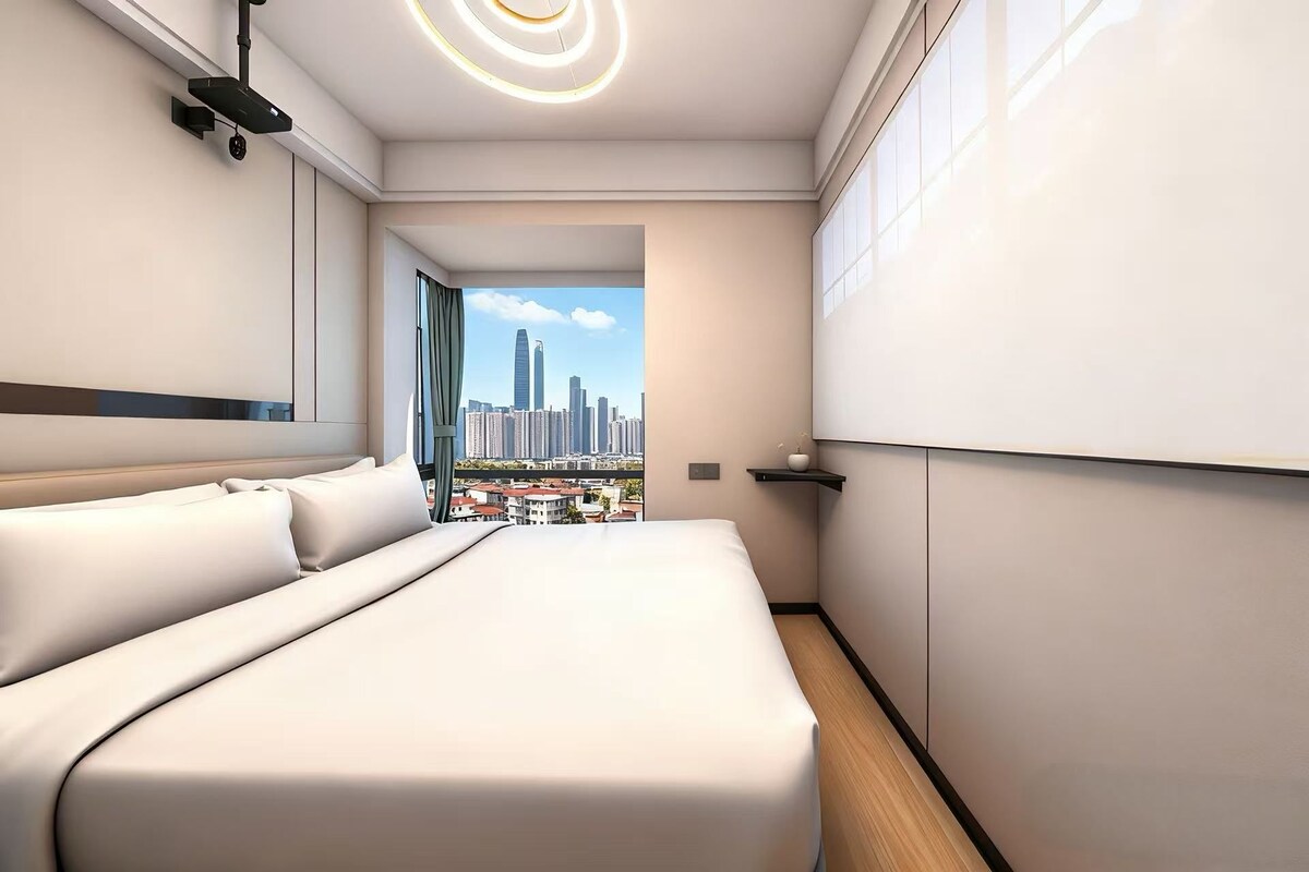 Basic Single Room | Desk, laptop workspace, blackout drapes, soundproofing