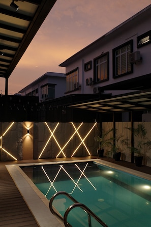 Pool - Private Pool Villa, 4 Bedroom, Sleeps 18, Near Batu Pahat Mall (Batu Pahat)