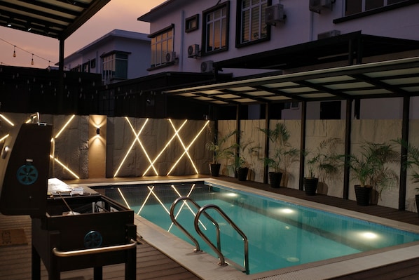 Pool - Private Pool Villa, 4 Bedroom, Sleeps 18, Near Batu Pahat Mall (Batu Pahat)